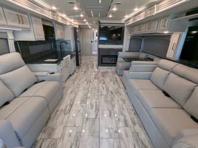 2026 Fleetwood Discovery LXE — photo 31 view