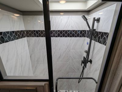 2026 Fleetwood Discovery LXE — photo 30 view