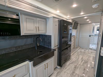 2026 Fleetwood Discovery LXE — photo 44 view