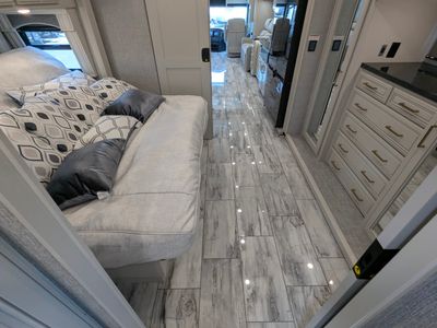 2026 Fleetwood Discovery LXE — photo 45 view