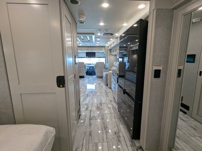 2026 Fleetwood Discovery LXE — photo 40 view