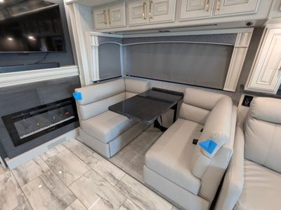 2026 Fleetwood Discovery LXE — photo 20 view