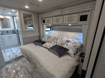 2026 Fleetwood Discovery LXE — photo 46 view