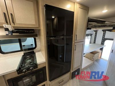 2025 Ember RV E-Series - Photo 18