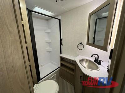 2025 Ember RV E-Series - Photo 26