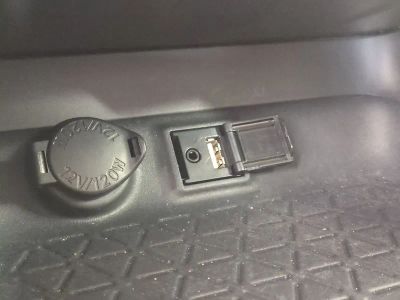 2019 Toyota RAV4 — photo 25 view