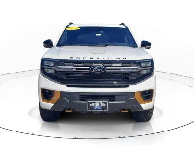 2025 Ford Expedition — side profile view