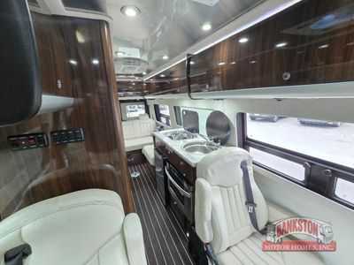 2016 Interstate Lounge EXT Lounge EXT — engine compartment view