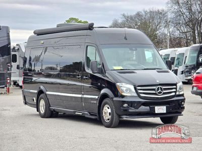 2016 Interstate Lounge EXT Lounge EXT — front three-quarter view