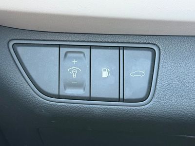 2023 Genesis G70 2.0T — photo 34 view