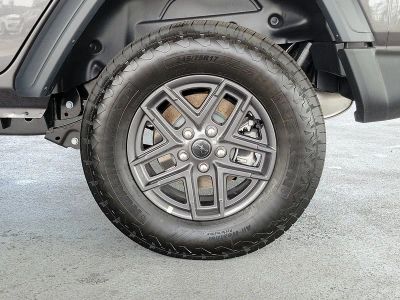 2026 Jeep Wrangler — photo 7 view
