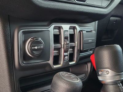 2026 Jeep Wrangler — photo 15 view