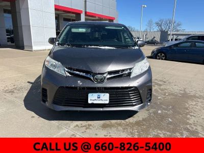 2020 Toyota Sienna - Photo 2