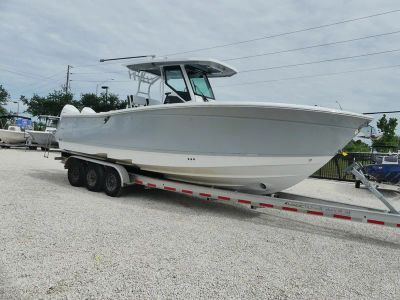 2022 Blackfin 302 CC — side profile view