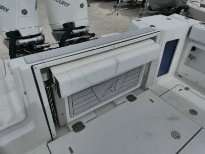2022 Blackfin 302 CC — engine compartment view