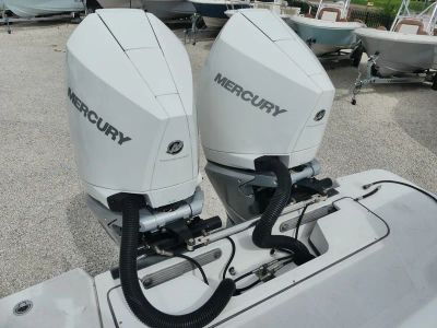 2022 Blackfin 302 CC — detail view