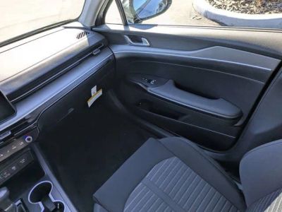 2026 Kia K5 — photo 10 view