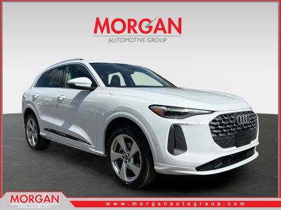 2025 Audi Q5 Premium Plus in Glacier White Metallic — front three-quarter view