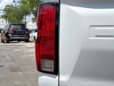 2024 Chevrolet Colorado — photo 10 view