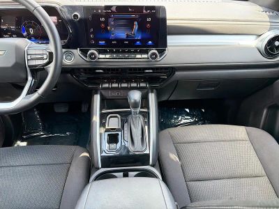 2024 Chevrolet Colorado — photo 18 view