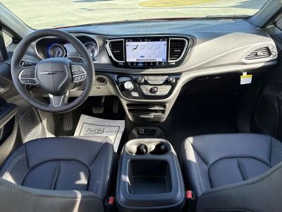 2026 Chrysler Pacifica — photo 26 view