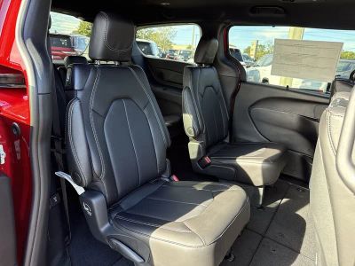 2026 Chrysler Pacifica — photo 24 view