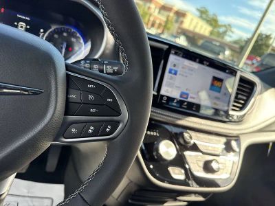 2026 Chrysler Pacifica — photo 16 view