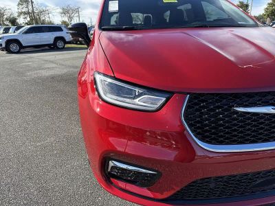 2026 Chrysler Pacifica — photo 9 view