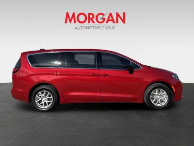 2026 Chrysler Pacifica — side profile view