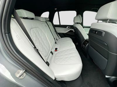 2026 BMW X5 — photo 21 view