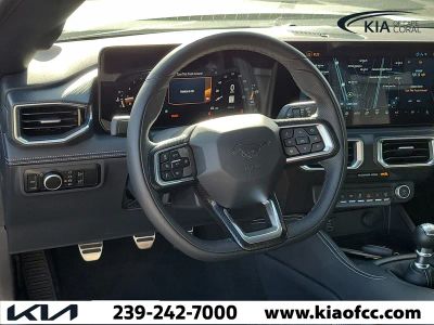 2025 Ford Mustang — photo 16 view