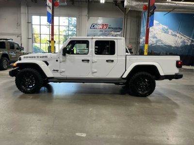2025 Jeep Gladiator — side profile view