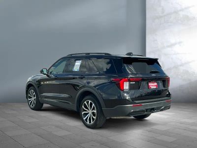 2025 Ford Explorer - Photo 2