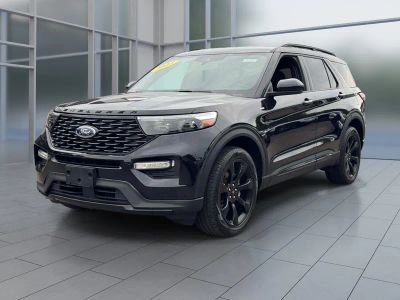 2023 Ford Explorer ST-Line in Black Metallic — front three-quarter view