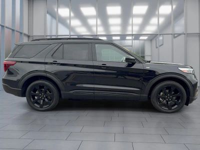 2023 Ford Explorer — rear three-quarter view