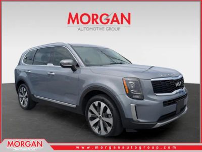 2022 Kia Telluride S in Silver — front three-quarter view