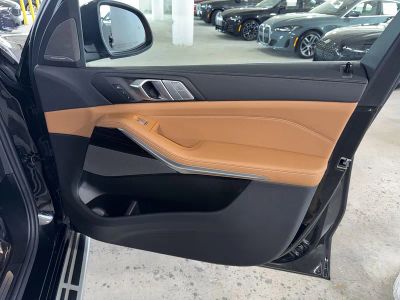 2026 BMW X7 — photo 9 view