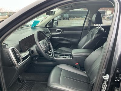 2025 Kia Sorento — photo 9 view
