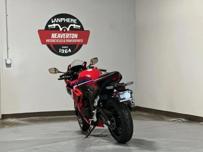 2025 Honda CBR500R - Photo 2