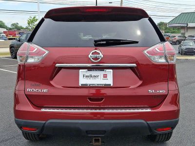 2016 Nissan Rogue — detail view