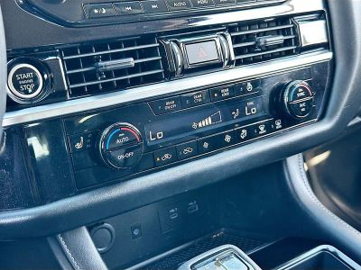 2023 Nissan Pathfinder — photo 16 view