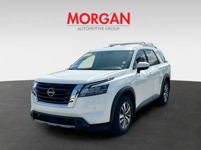 2023 Nissan Pathfinder — rear three-quarter view