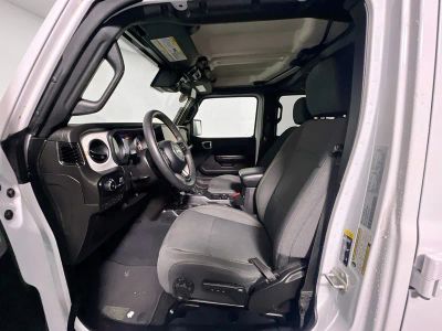 2024 Jeep Wrangler — photo 11 view
