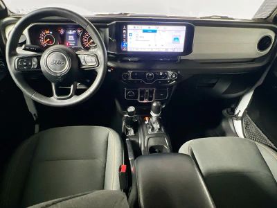 2024 Jeep Wrangler — photo 25 view