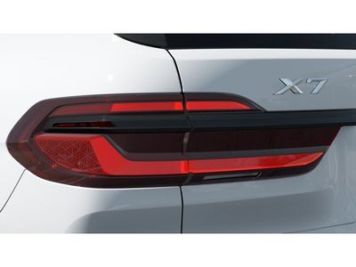 2026 BMW X7 xDrive40i — photo 8 view