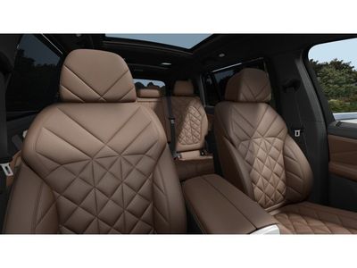 2026 BMW X7 xDrive40i — photo 11 view