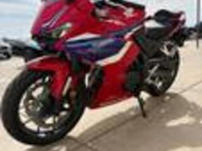 2025 Honda CBR500R - Photo 2