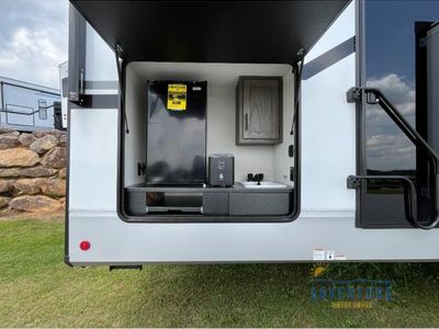 2025 Forest River Cherokee Arctic Wolf Suite - Photo 7