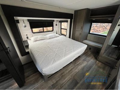 2025 Forest River Cherokee Arctic Wolf Suite - Photo 10