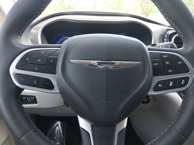 2024 Chrysler Pacifica — photo 13 view